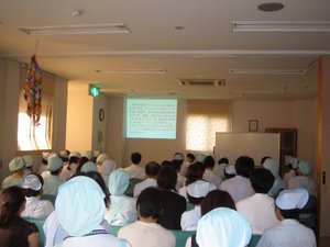 下関市の医療法人桃崎病院では、医療安全委員会研修として  「転倒転落について」の研修会を行いました。