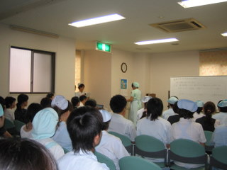 下関市の医療法人桃崎病院では、医療安全委員会研修を行いました。  講師　下関保健所　藤井様