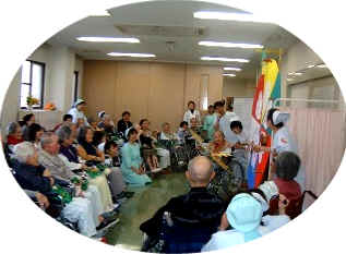 桃崎病院では、心身の健康保持や促進等のため、多様なレクリエーション活動を支援します。2月20日3階食堂にてせつぶんの会を催しました。